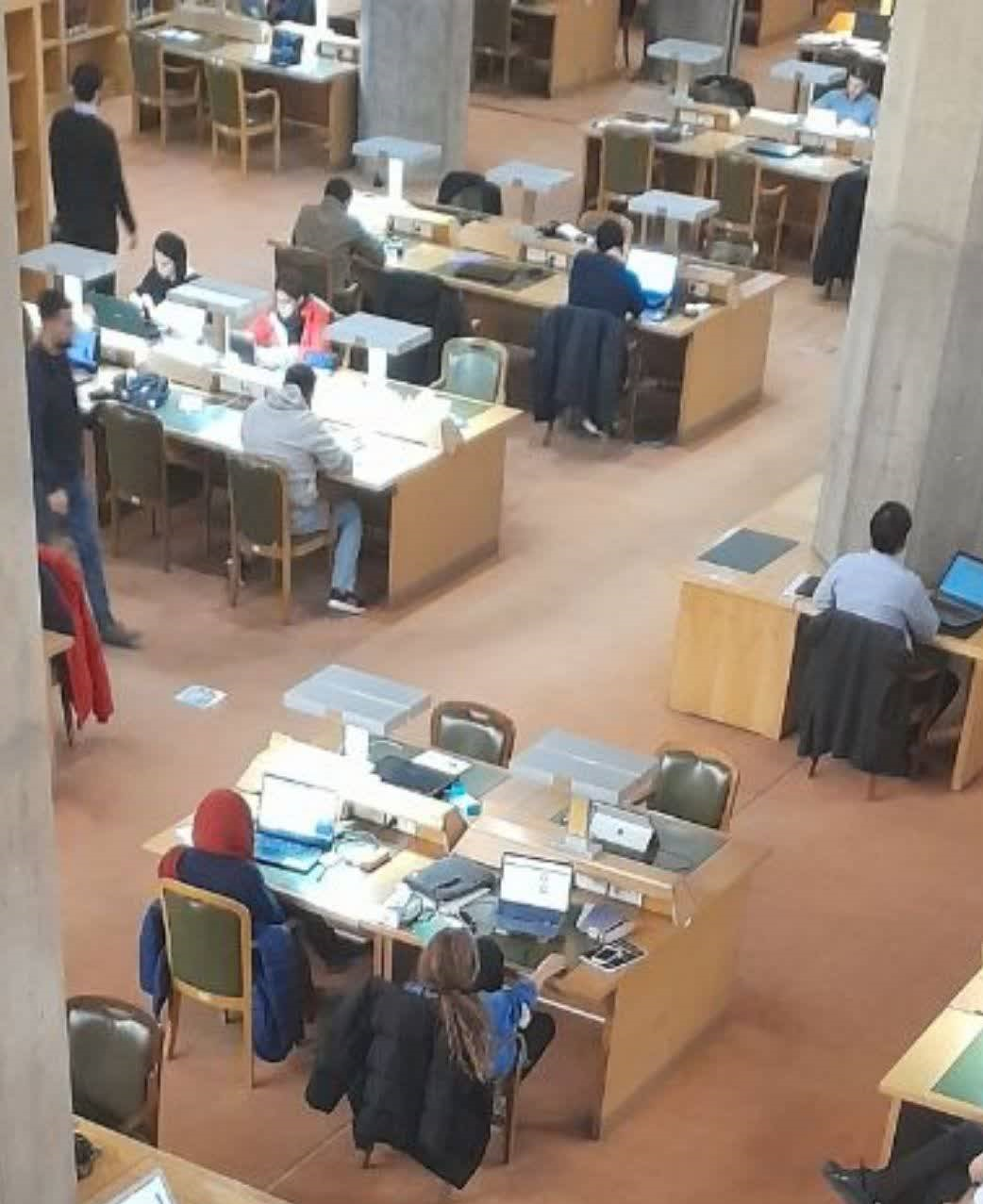 اعتراض به حجاب اجباری در کتابخانه ملی
