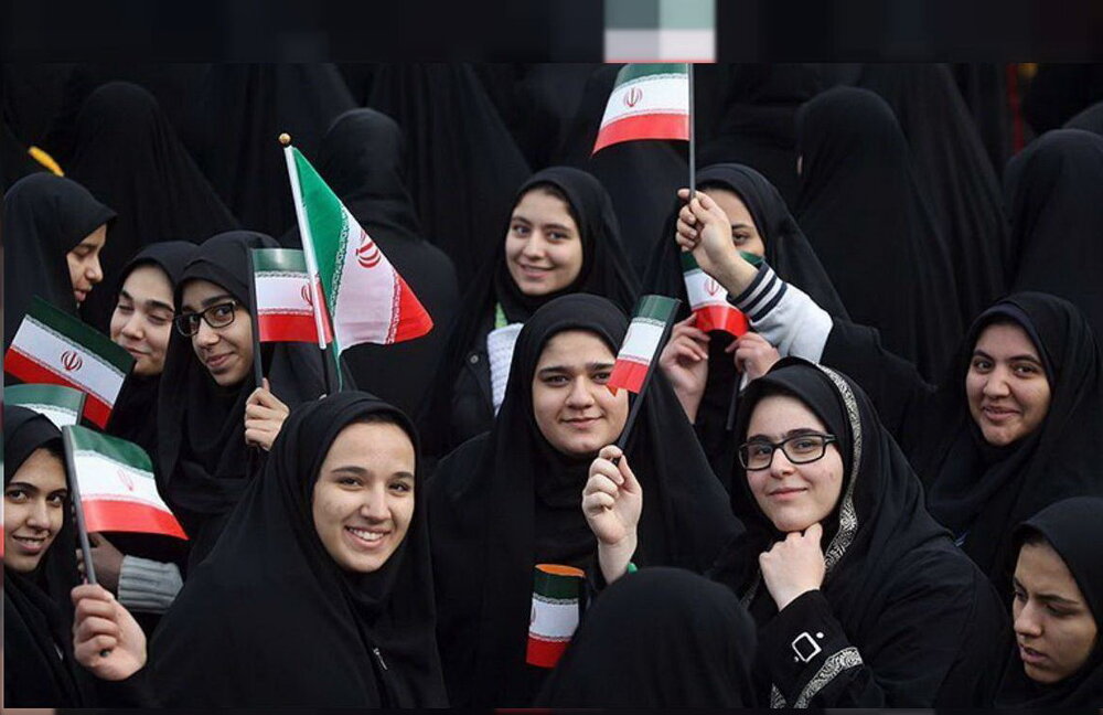 انقلاب اسلامی جایگاه زن را دوباره به او اعطا کرد