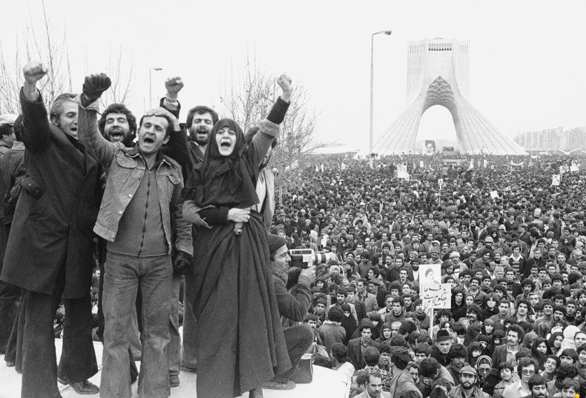 نقش اقتصاد و تصمیمات سیاسی در شکل گیری انقلاب اسلامی ایران