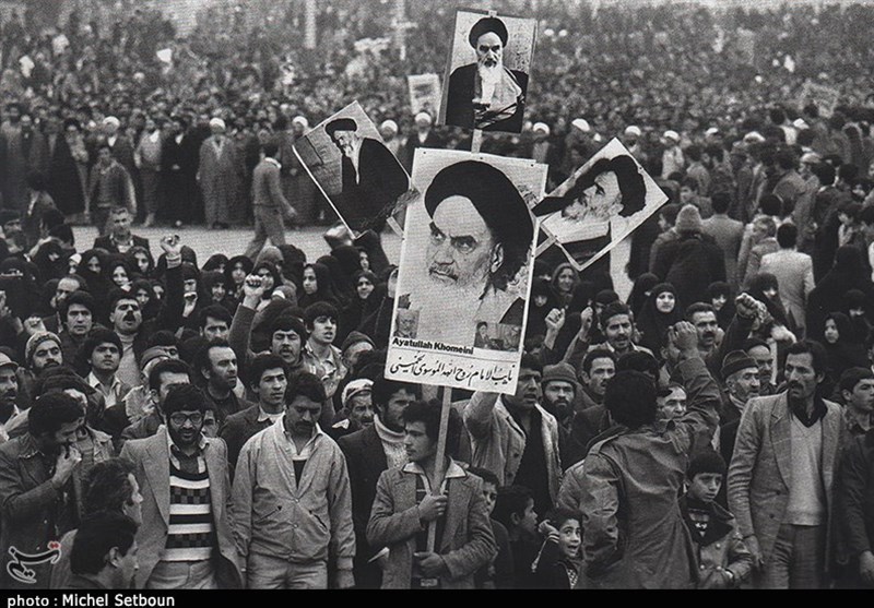 انقلاب نسل ها: انقلاب اسلامی و مواجهه با نسل سوم