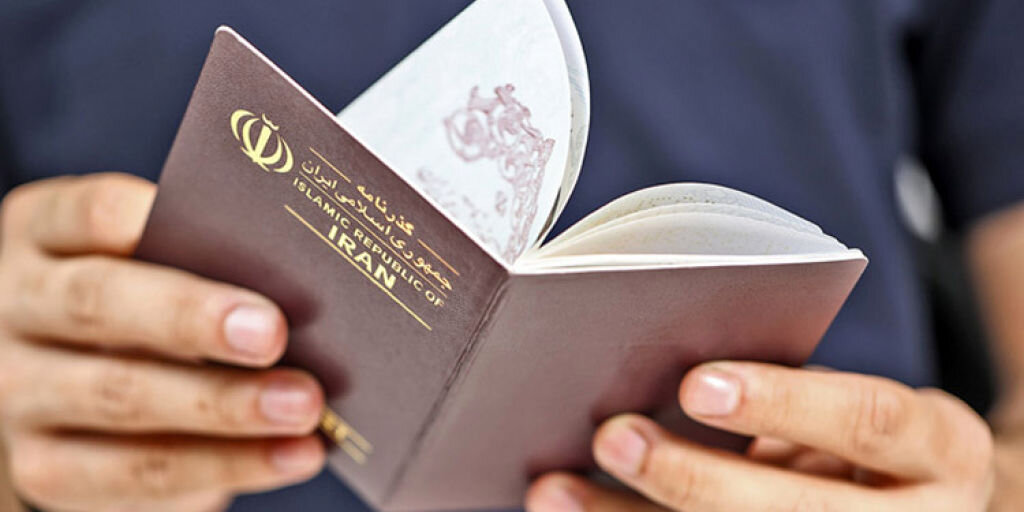 مدارک لازم برای دریافت یا تعویض گذرنامه / داشتن اجازه محضری افراد خاص