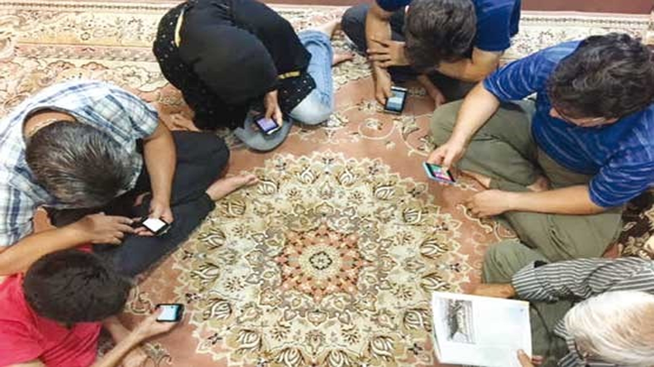 افزایش استفاده شبکه های اجتماعی و رنگ باختن دورهمی­ های خانوادگی