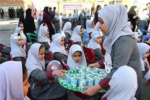 طرح ارتقای تغذیه کودکان زیر پنج سال /توزیع شیر رایگان در مدارس