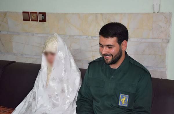 تصویری از شهید جنگ ۱۲ روزه در مراسم خواستگاری؛ با لباس سپاه